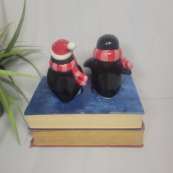 Sweet set of Penguin Salt and Pepper Shakers, Target Sledding Hill - Picture 2 of 4